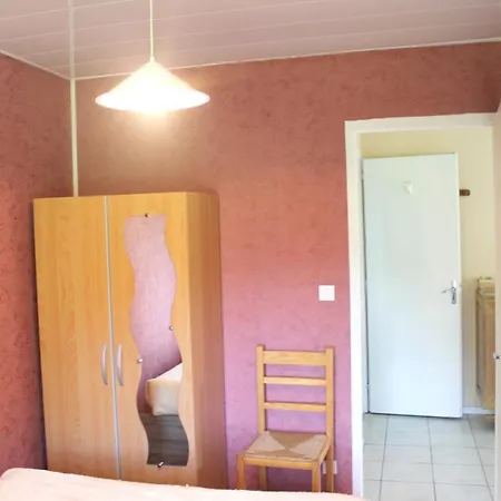Prázdninový dům Maison De 2 Chambres A Pierre De Cormeilles Avec Jardin Clos A 28 Km De La Plage *